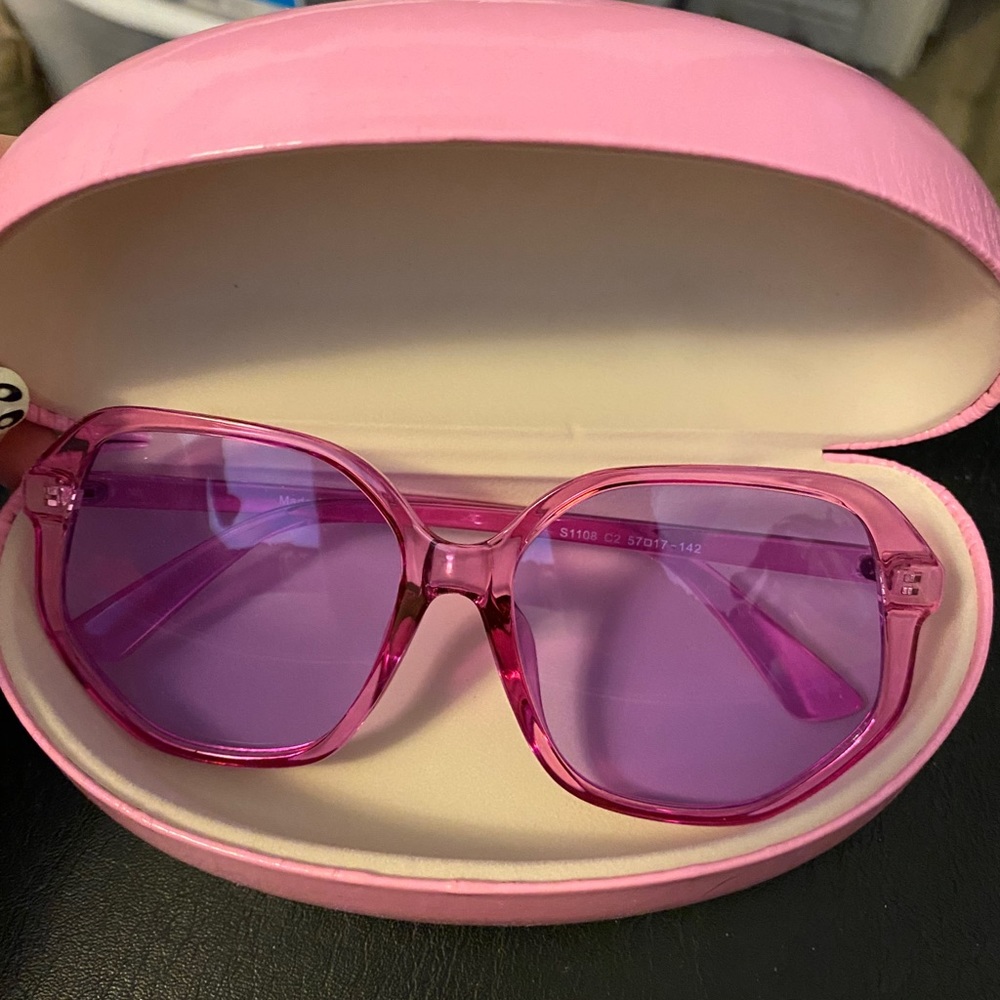Super cute pink sunglasses w/ hard case